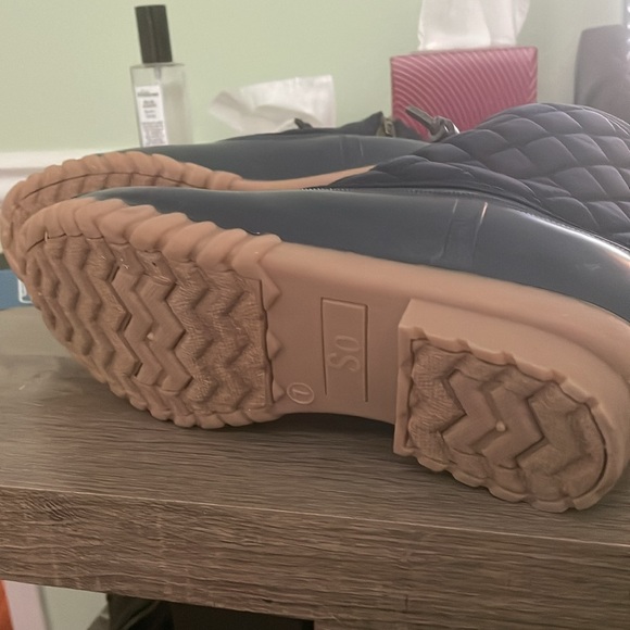 SO Navy Wombat Duck Boots size 7 - Picture 3 of 3